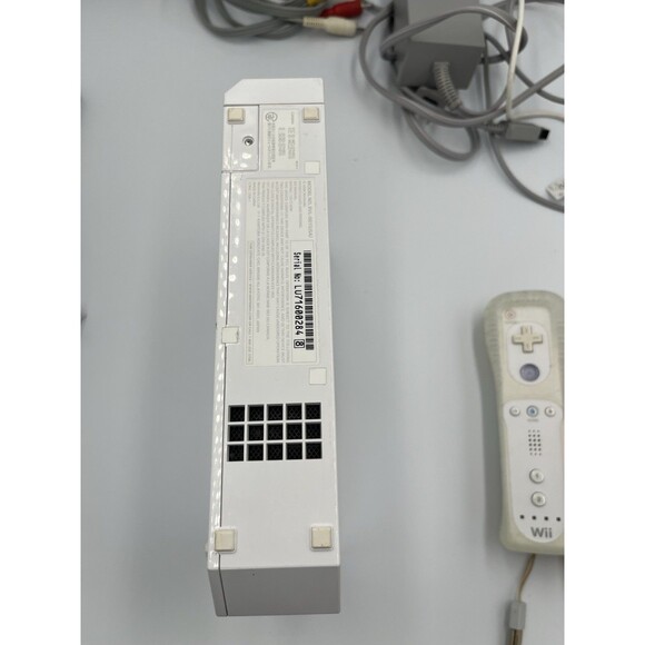 Wii RVL-001 2 Player Bundle With Controllers & Covers Accessories CLEAN & WORKS!